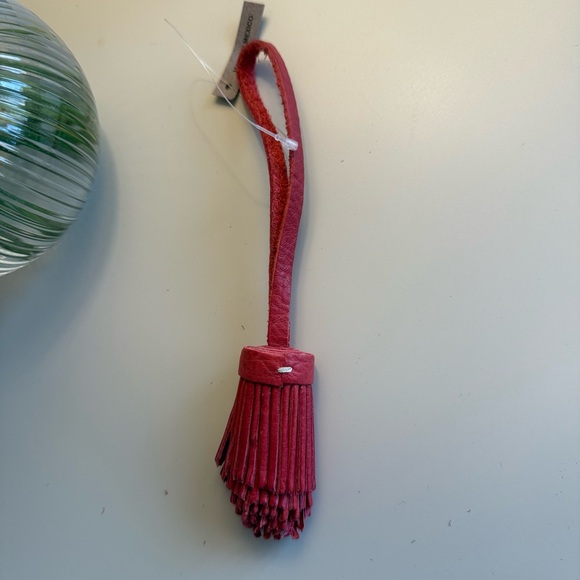 Portland leather goods sugar pom tassel NEW - Picture 4 of 4